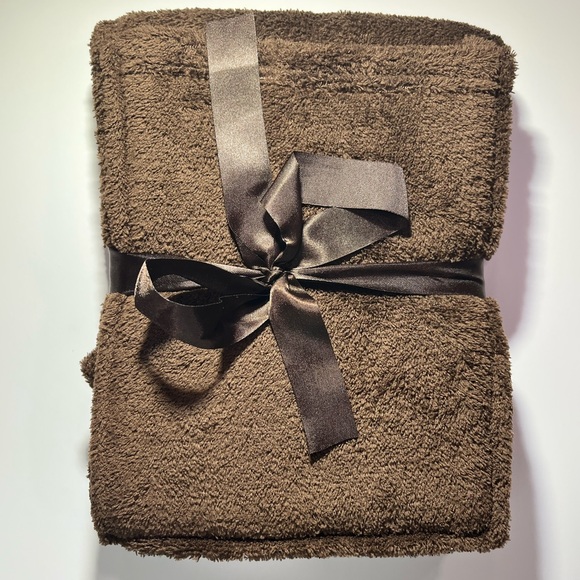 NWT Cuddle Throw Brown Color - Picture 3 of 4